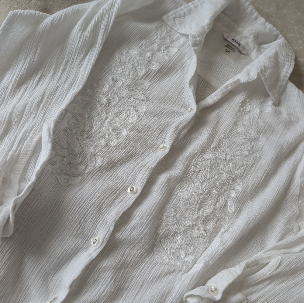 3/$30 Petite White Embroidered Blouse